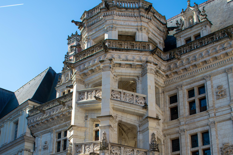 Guided tour of the Royal Castle of Blois Guided tour of the Royal Castle of Blois in English