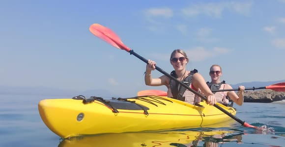 Kalamata: Tagestour mit Meereskajak und Mittagessen