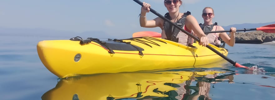 Kalamata : excursion d'une journée en kayak de mer avec déjeuner