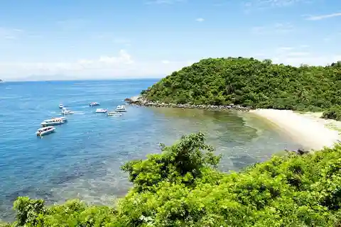 Desde Hue: Excursión de un día entero en barco por la isla de Cham