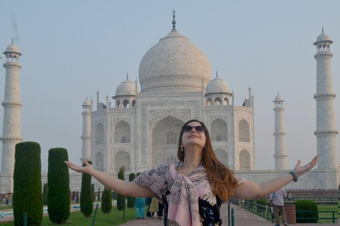 Agra: Taj Mahal Skip-the-Line Entry Ticket