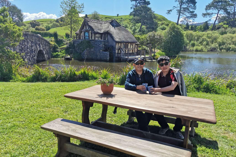 Auckland Day Trip: Explore Hobbiton’s Magic & Vintage Cars