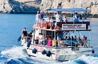Von Kolymbia nach Lindos: Bootsfahrt mit Schwimmen & Freizeit in Lindos