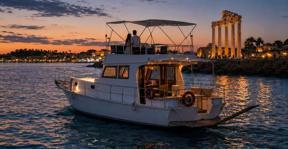 Side: Private Romantic Cruise with Dinner & Apollo Views