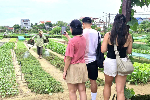 Hoi An: Tra Que Village, Duck Stop, and Sunset Bike Tour