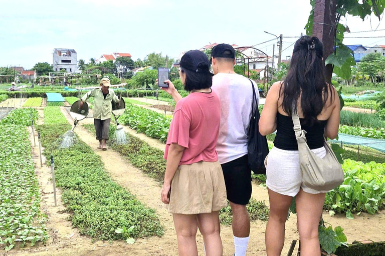 Hoi An: Tra Que Village, Duck Stop, and Sunset Bike Tour