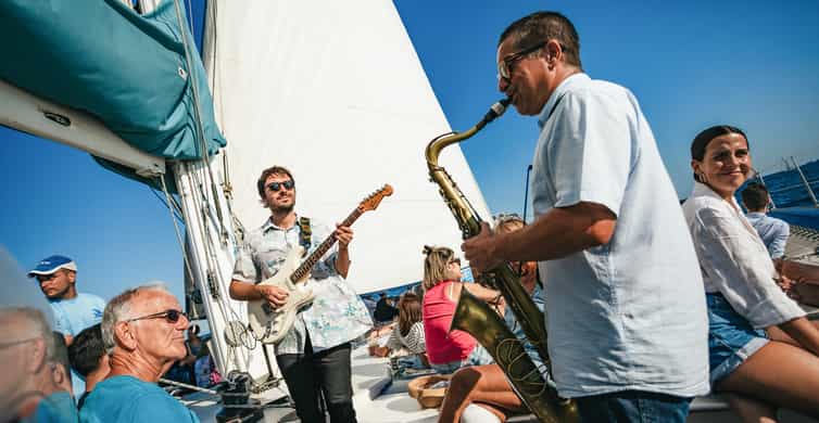 Barcelona: Sunset Catamaran Cruise with Live Music photo 11