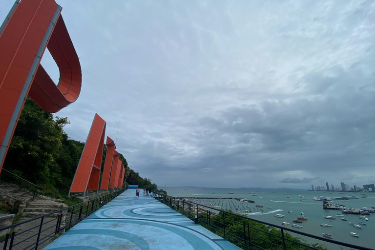 Pattaya: Private City Tour with Temples & Cafés