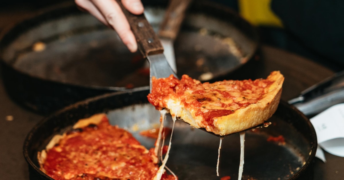 Chicago: Classic Food Walking Tour with Bike or Kayak Rental | GetYourGuide