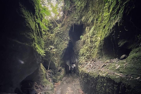 Ruta en quad por Bali con túnel y cascadaQuad individual sin traslado