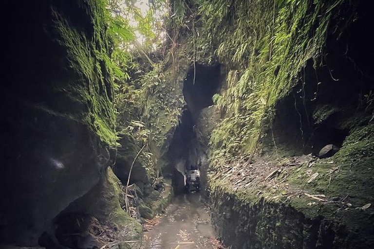 Passeio de quadriciclo em Bali com túnel e cachoeiraQuadriciclo individual sem traslado