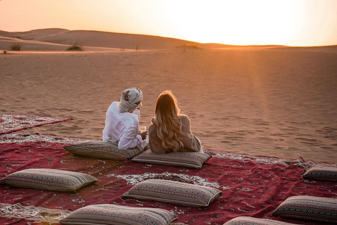 Marrakech: Cena nel deserto di Agafay con giro in cammello al tramontoMarrakech: escursione nel deserto di Agafay con giro in cammello e spettacolo di fuoco