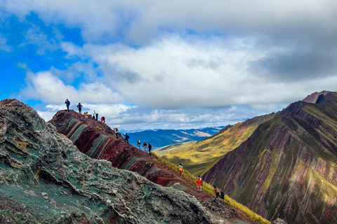 From Cusco: Pallay Poncho Easy Hike with Lunch Pallay Poncho Easy Hiking Adventure—No Crowds (Group Tour)