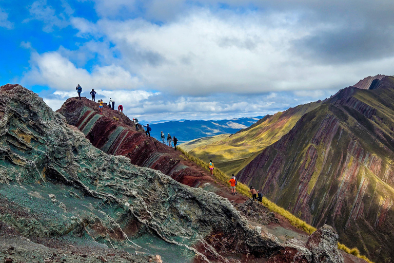 From Cusco: Pallay Poncho Easy Hike with Lunch Pallay Poncho Easy Hiking Adventure—No Crowds (Group Tour)