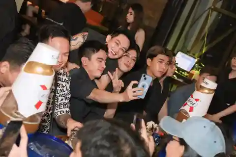 Tour Privado de Comida Callejera en Hanói con Bar, Baile