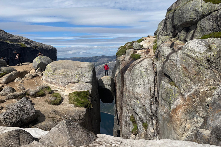 Stavanger: Kjerag Hike with Guide and Transportation
