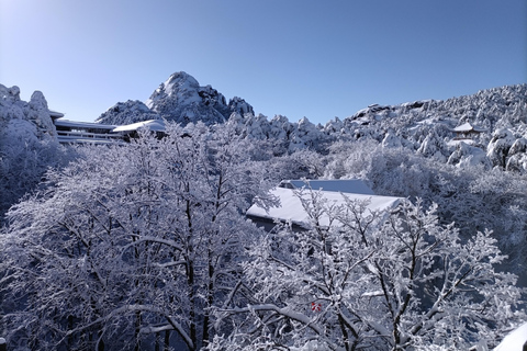 Huangshan: Mountain Top Day Trip with Cable Car and Pickup