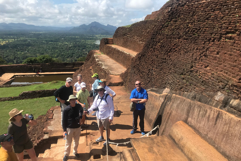 Colombo: Dambulla Cave Temple and Sigiriya Day Trip