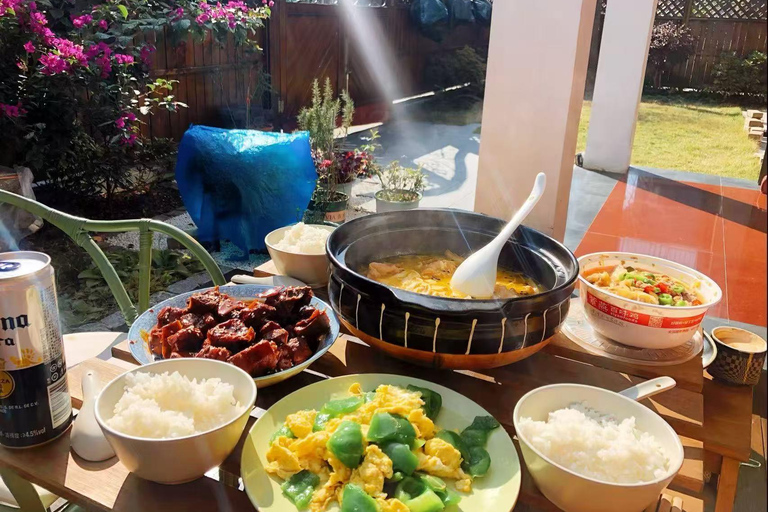 Shanghai: Dine at Local Home with English Speaking Hosts