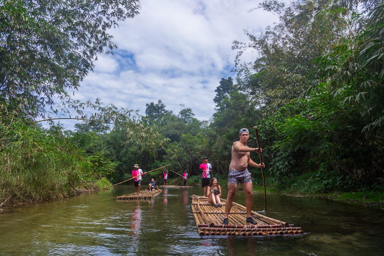 Khao Lak: waterval, zeeschildpad, olifanten verzorgen, maaltijd en transferKhao Lak: waterval, zeeschildpad, raften en olifanten verzorgen en maaltijd