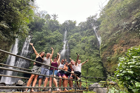 Trekking na selva em SekumpulTrekking na Cachoeira Sekumpul com tudo incluído