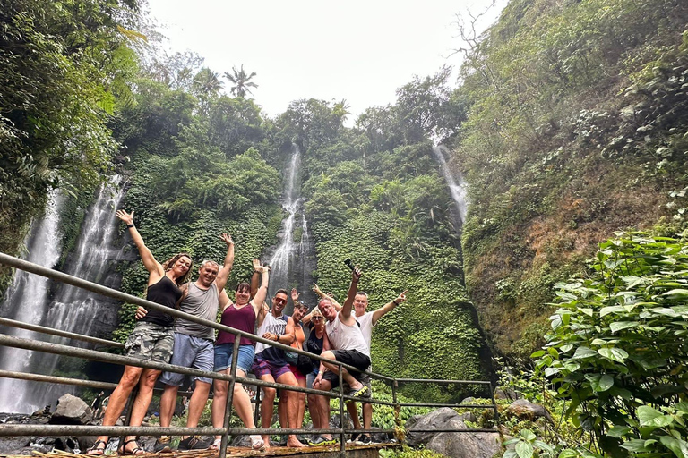 Trekking na selva em SekumpulTrekking na Cachoeira Sekumpul com tudo incluído