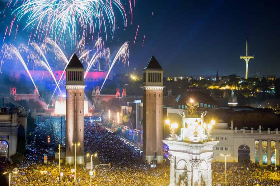 Barcelona: Silvester-Party-Bustour 2026. Foto: GetYourGuide