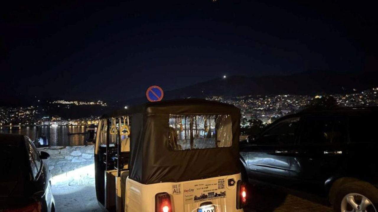 Kavala: Authentische Stadtrundfahrt mit umweltfreundlichem Tuk Tuk