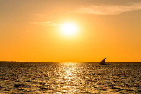 Desde Nungwi Crucero en dhow al atardecerExperiencia al atardecer en Zanzíbar