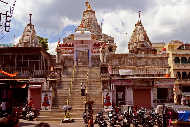 Udaipur: Old City Walking Tour with Local Guide