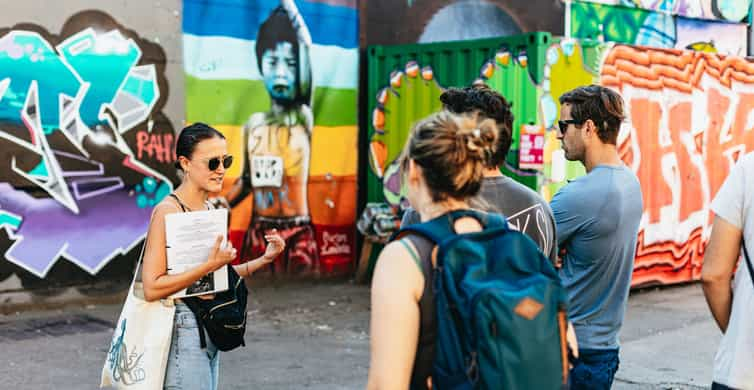 Football Murals: A Celebration of Soccer's Greatest Street Art: Shortlisted for the Sunday Times Sports Book Awards 2023 [Book]