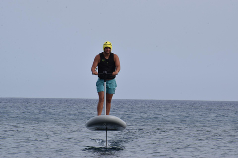 Scooters eléctricos Santorini E-Foil: surfea las olasScooters E-Foil en Santorini: surca las olas