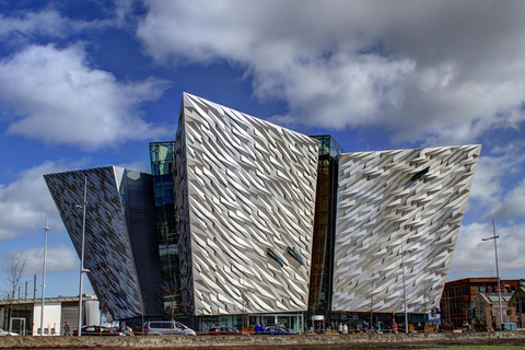 Black Taxi-Style Tour: Murals, Peace Walls & City Highlights