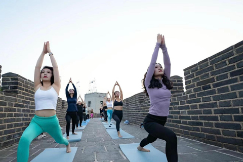 Visite privée - Yoga matinal sur la Grande Muraille et canard rôti de PékinY compris le yoga