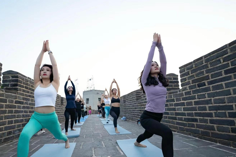 Privat tur-Morgonyoga på Kinesiska muren och Pekin Roast DuckInklusive yoga