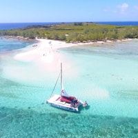 Gran Baie, 3 Islas Catamarán crucero w / Almuerzo y Snorkeling - Hizvo