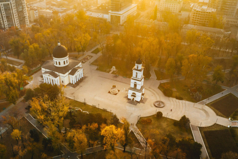 Chisinau on Foot – Walking Tour in Italian: Monuments, Curiosities, and Real Life Chisinau on Foot – Walking Tour in Italian: Monuments, Fun Facts, and Real Life