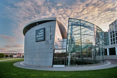 Amsterdam: Van Gogh Museum Guided Tour with Expert Guides