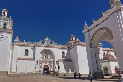 Privates Andenabenteuer: La Paz – Copacabana – Isla del Sol (1 Tag)Privates Andenabenteuer: La Paz - Copacabana - Isla del Sol (1 Tag)