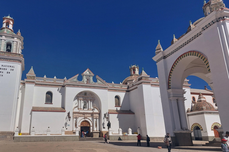 Privates Andenabenteuer: La Paz – Copacabana – Isla del Sol (1 Tag)Privates Andenabenteuer: La Paz - Copacabana - Isla del Sol (1 Tag)