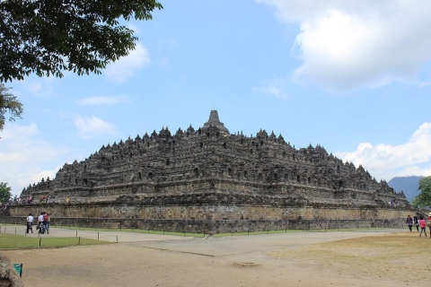 Von Yogyakarta aus: 2-tägige Tempel-, Sonnenaufgangs-, Vulkan- und Höhlentour