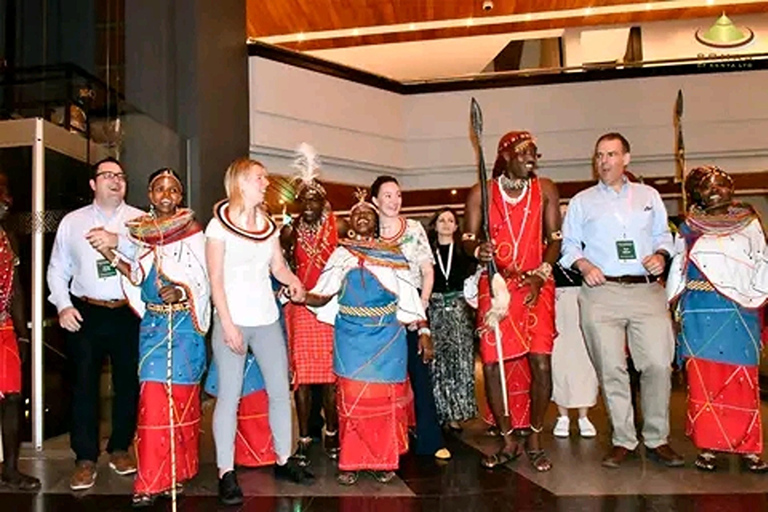 Desde Nairobi: Excursión y Espectáculos de Danzas Culturales Bomas de Kenia.