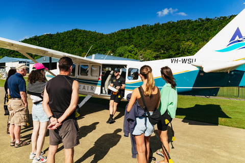 De Airlie Beach: Voo panorâmico de Whitsundays com traslado