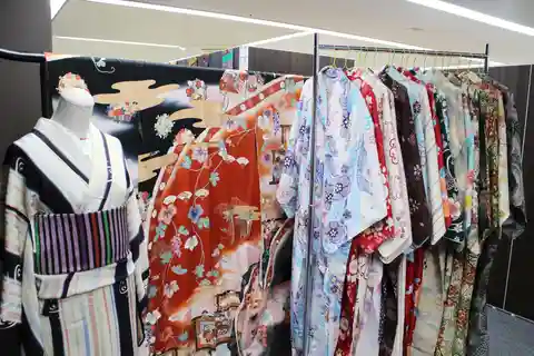 Hiroshima, dressing kimono and strolling around the town