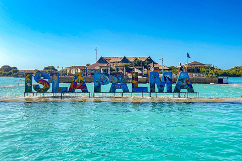 Coveñas: Spend a day on Isla Palma with a pool and beach in the archipelago!