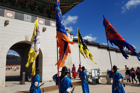 Séoul : visite matinale du palais de Gyeongbok, du musée folklorique et du templeSéoul : Palais de Gyeongbok, musée folklorique et visite du temple