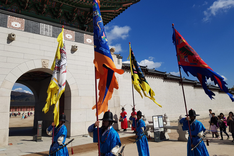 Séoul : visite matinale du palais de Gyeongbok, du musée folklorique et du templeSéoul : Palais de Gyeongbok, musée folklorique et visite du temple