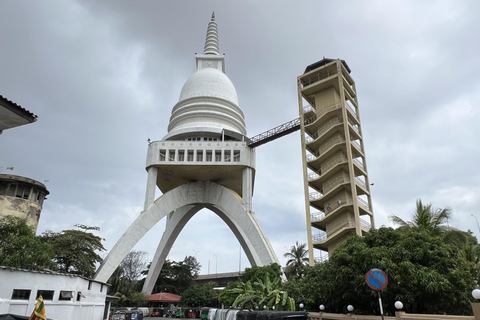 Colombo: Hidden Stories, Colonial Heritage Tuk-Tuk Tour