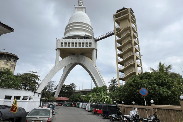 Colombo: Hidden Stories, Colonial Heritage Tuk-Tuk Tour