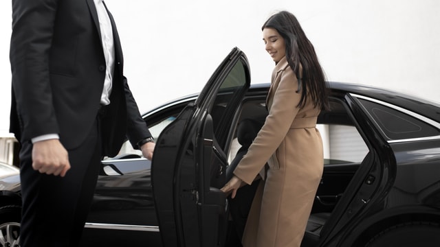 Amsterdam: Private Transfer to/from Schiphol Airport
